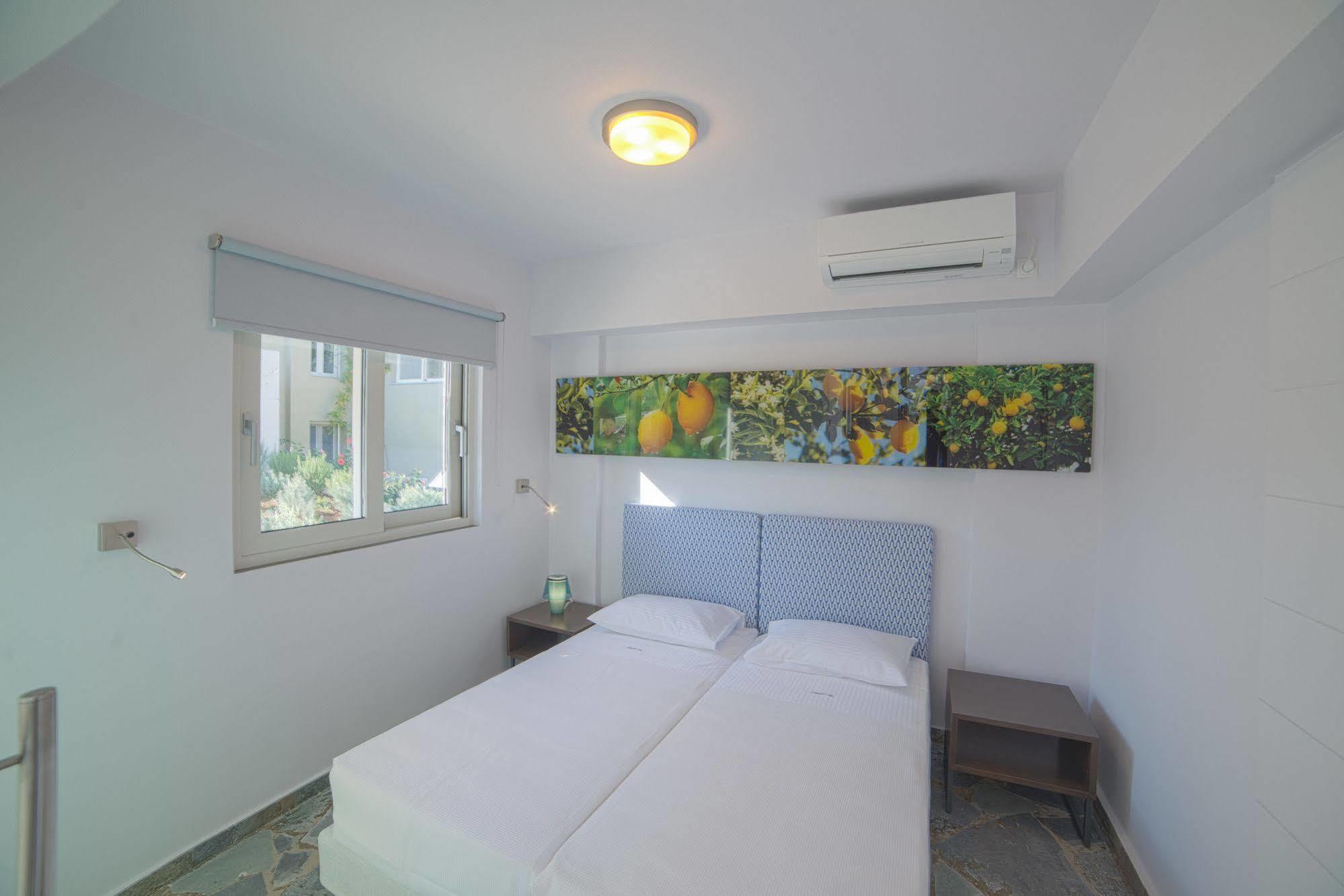 Lavender Cove Aparthotel Korfos Exterior photo
