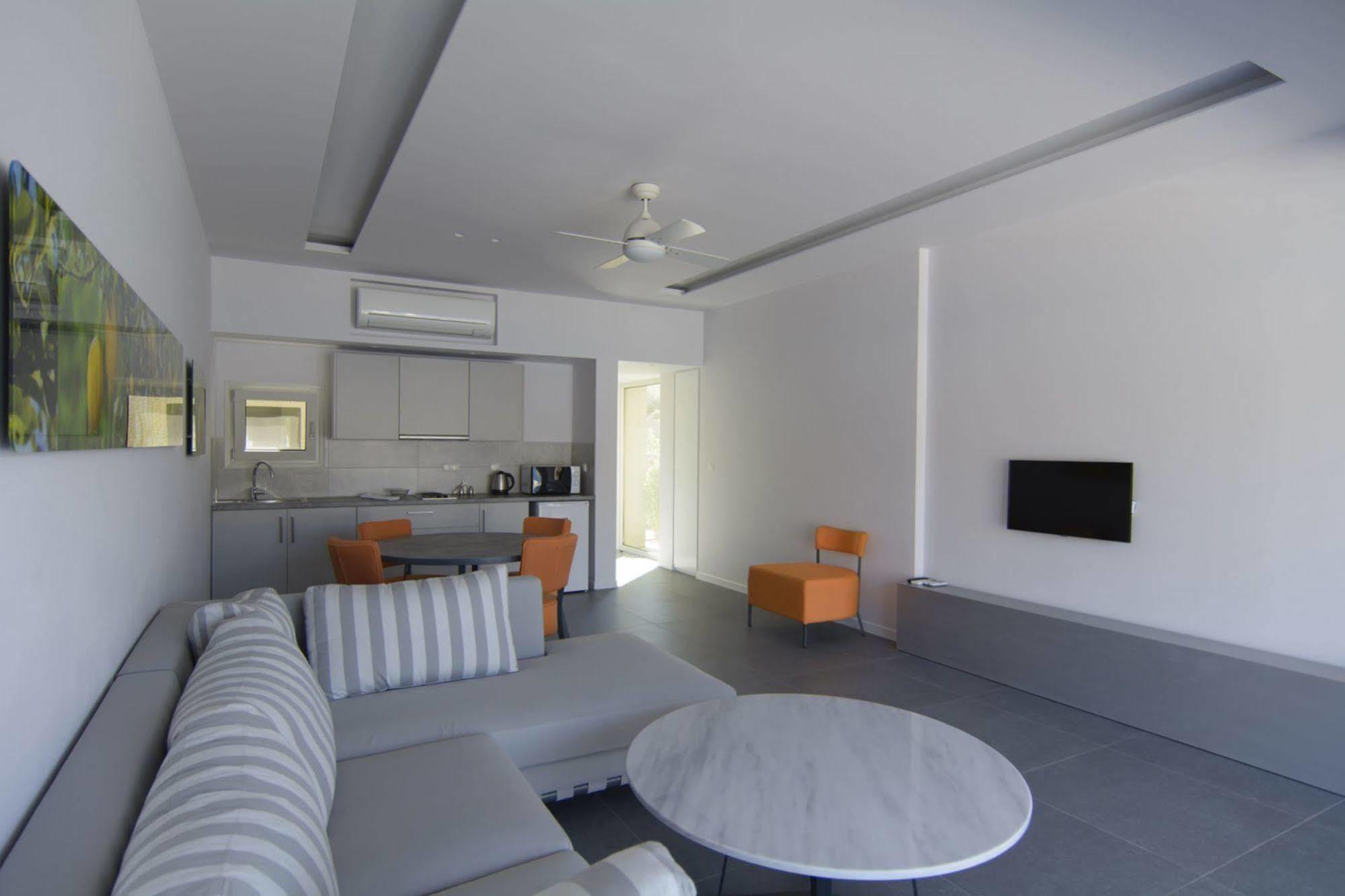Lavender Cove Aparthotel Korfos Exterior photo